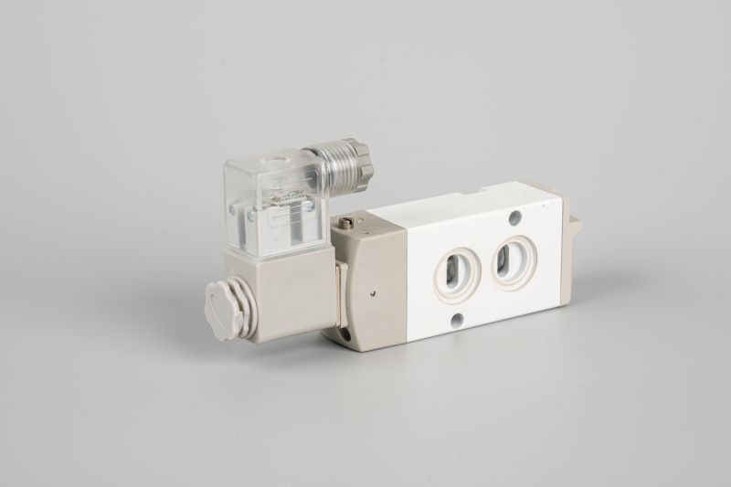 Normally closed solenoid valve